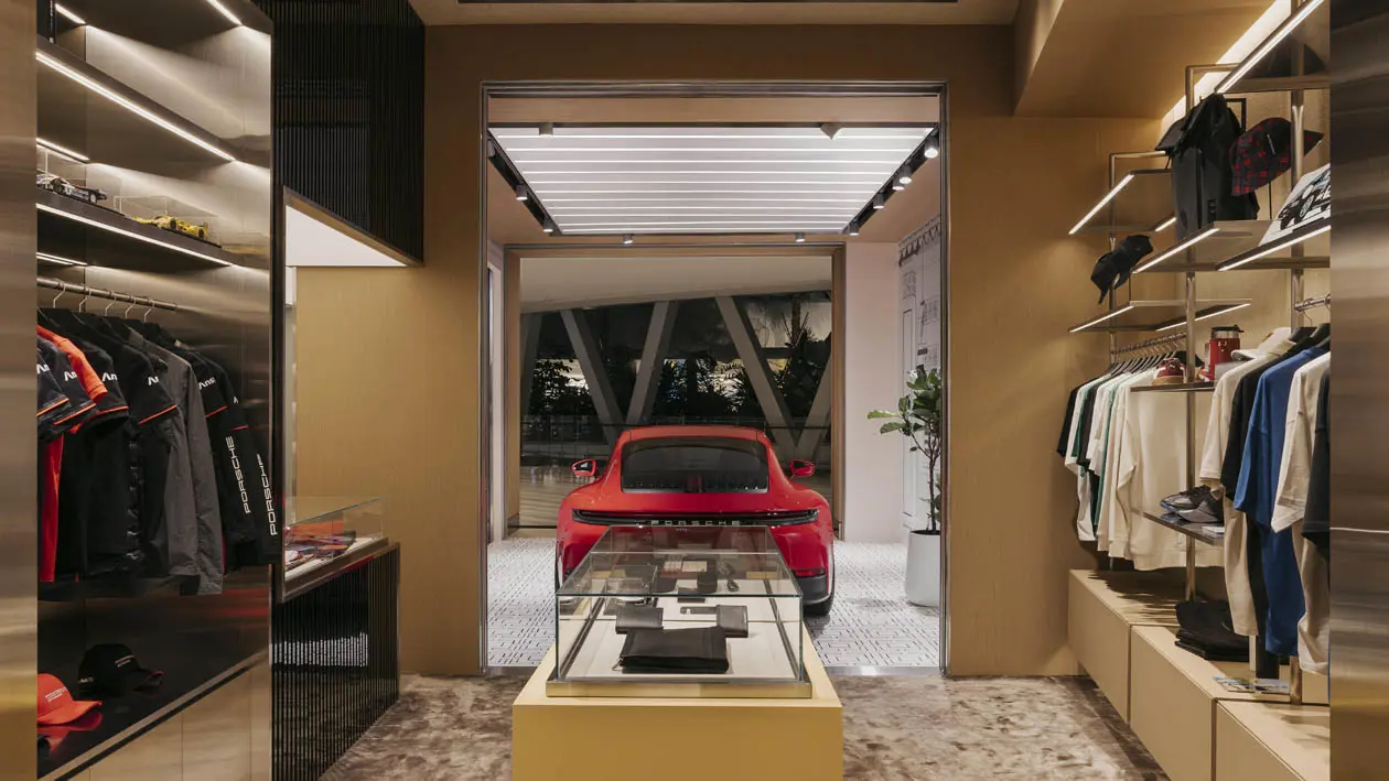 “Porsche at Jewel” al Jewel Changi Airport di Singapore. Foto: Copyright © Ufficio Stampa Porsche