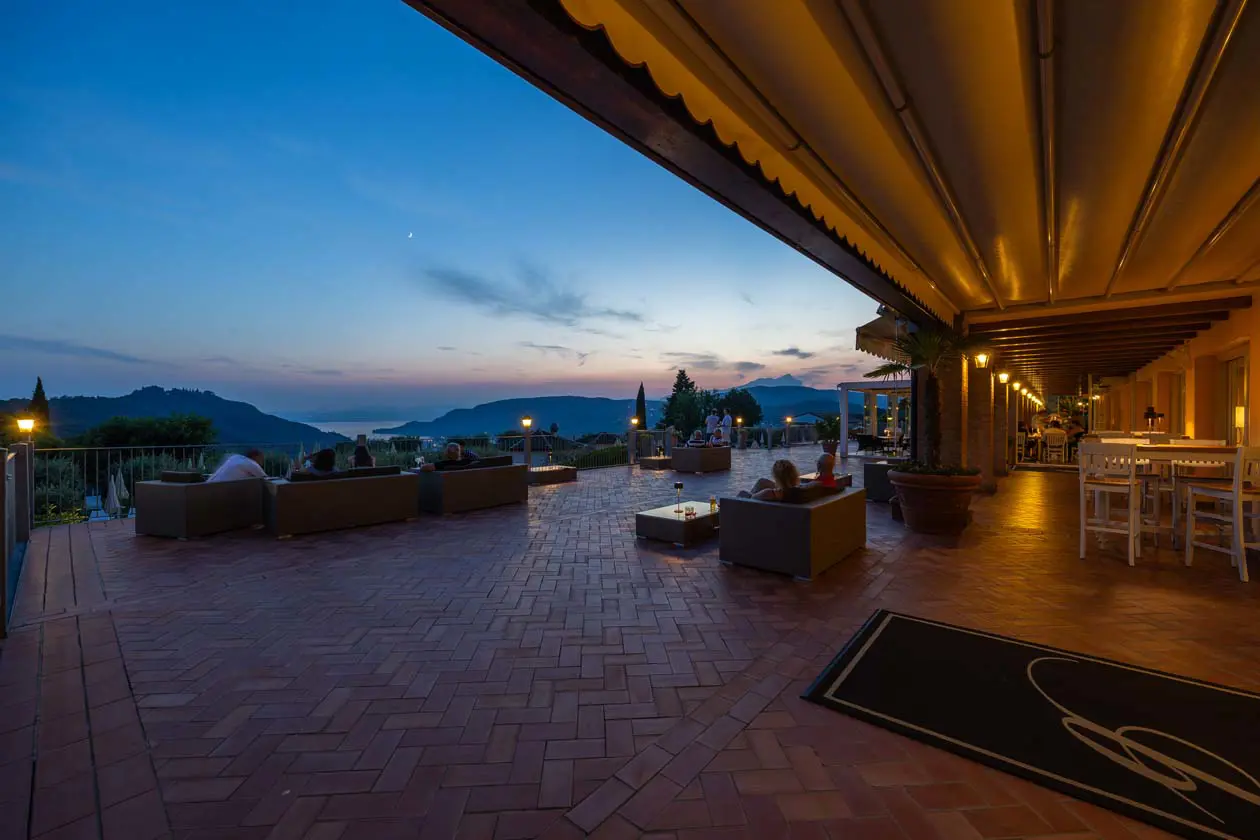 Boffenigo - The Golden Hour, vista al tramonto sul Lago di Garda. Foto: Copyright © Ufficio Stampa Boffenigo - The Golden Hour