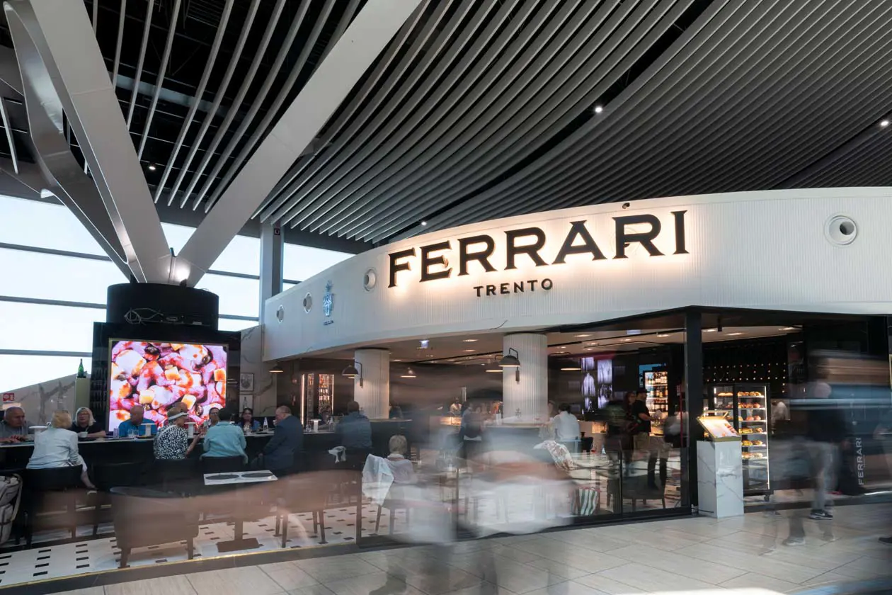 Ferrari Spazio Bollicine all'aeroporto di Fiumicino Copyright&nbsp;© Ufficio stampa Aeroporti di Roma