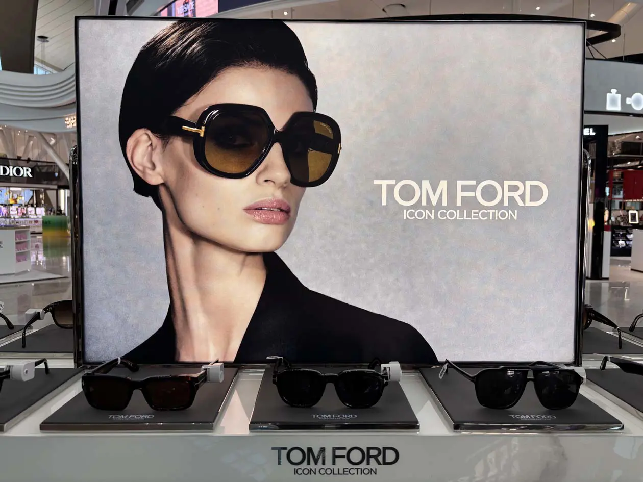 Tom Ford eyewear all'Abu Dhabi Duty Free, Terminal A, Zayed International Airport (AUH) foto: Copyright © Ufficio Stampa Ari