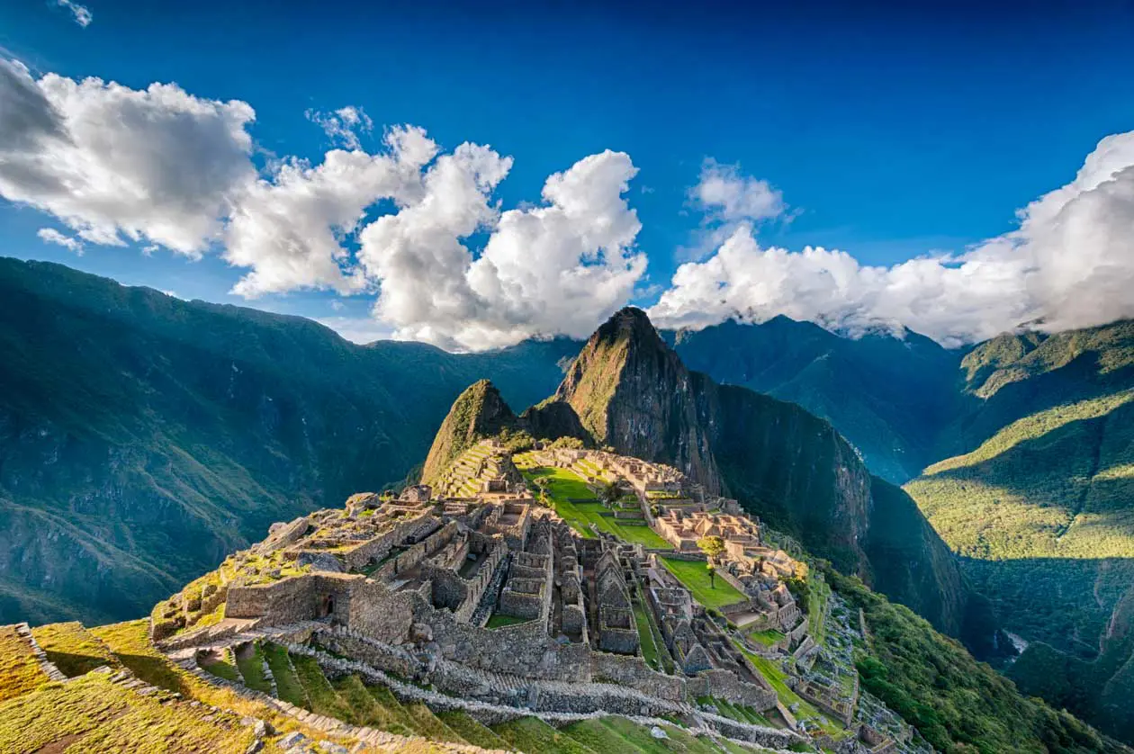 Machu Picchu, Perù sud-orientale, regione di Cusco, provincia di Urubamba Foto: Copyright © Sisterscom.com / Depositphotos