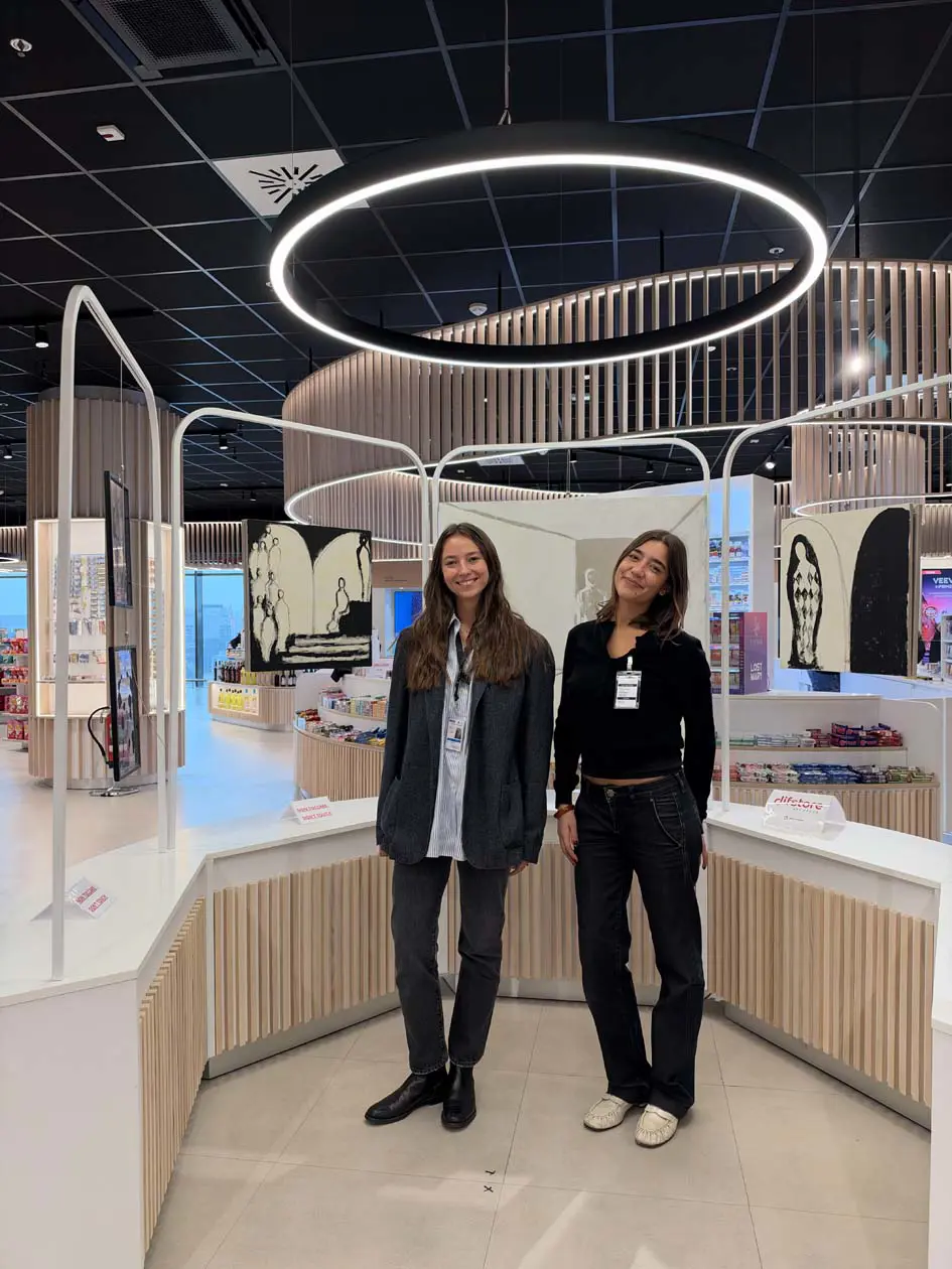 (da sx) Maria Lucrezia Corno, curatrice della mostra, e Fiamma Diletta Cremonese, artista in esposizione Foto: Ufficio stampa Difstore Art Space / Studio BElive