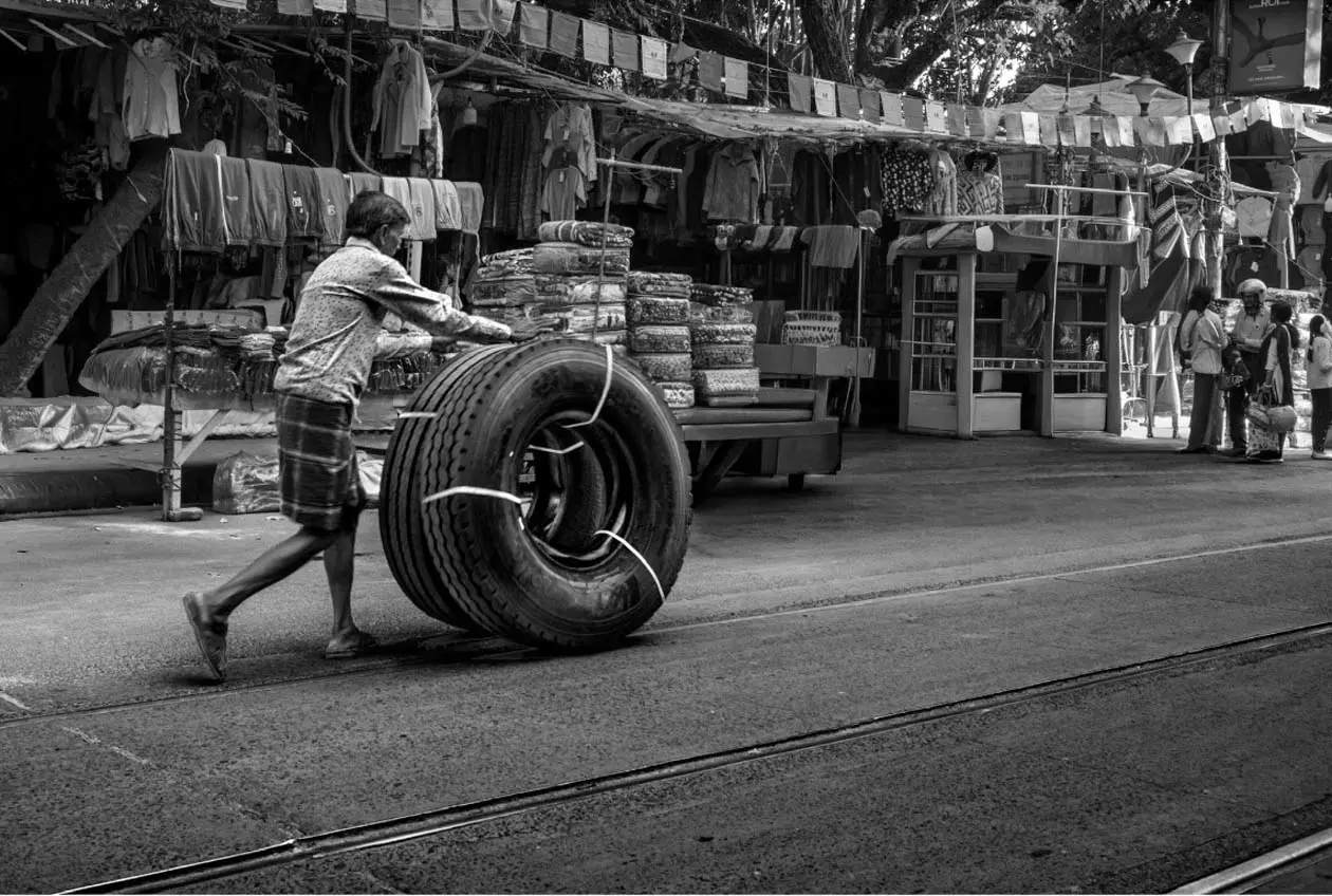Andrea Santicoli, mostra difsore BGY. Foto: Copyright ©  Andrea Santicoli / Esclusivo uso editoriale per Avion Tourism Magazine