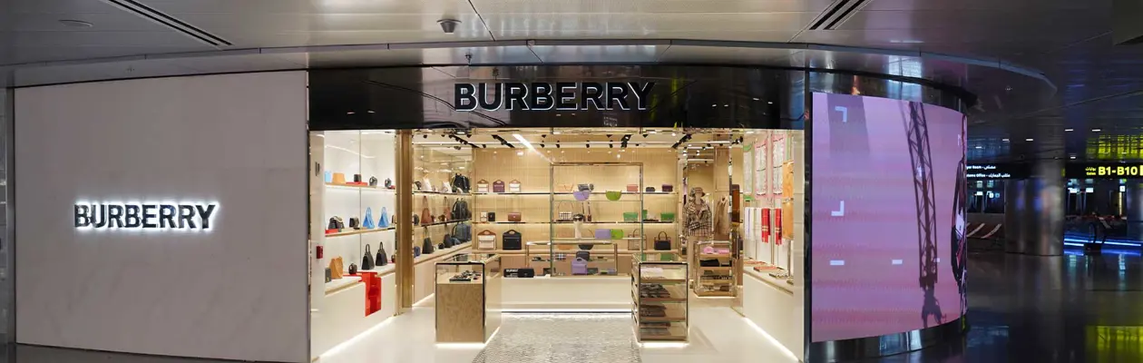 Qatar Duty Free lancia una boutique Burberry con un nuovo design di lusso