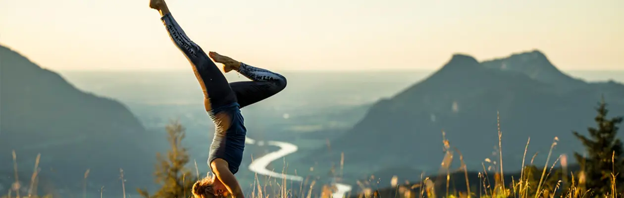 Vacanze yoga sulle Alpi: 10 indirizzi tra boschi, terme e panorami dolomitici