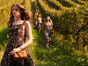 The Bridge: le nuove borse presentate nel verde nelle campagne lombarde