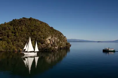 Vacanze al lago tra magici paesaggi e avventura