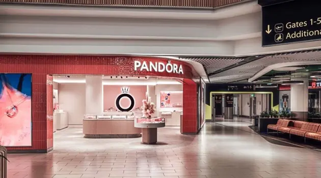 Pandora all'aeroporto di Londra Gatwick