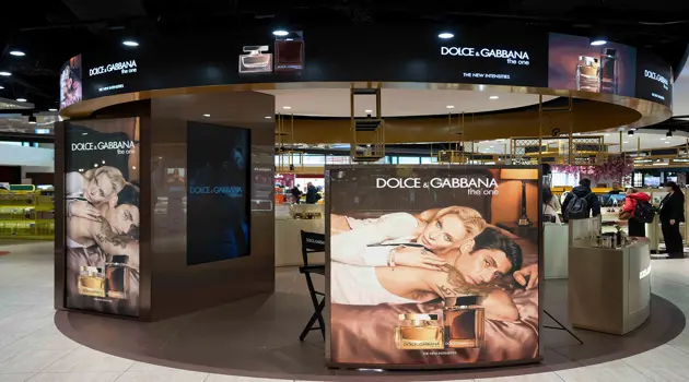 Dolce&Gabbana celebra i 20 anni di The One a Fiumicino