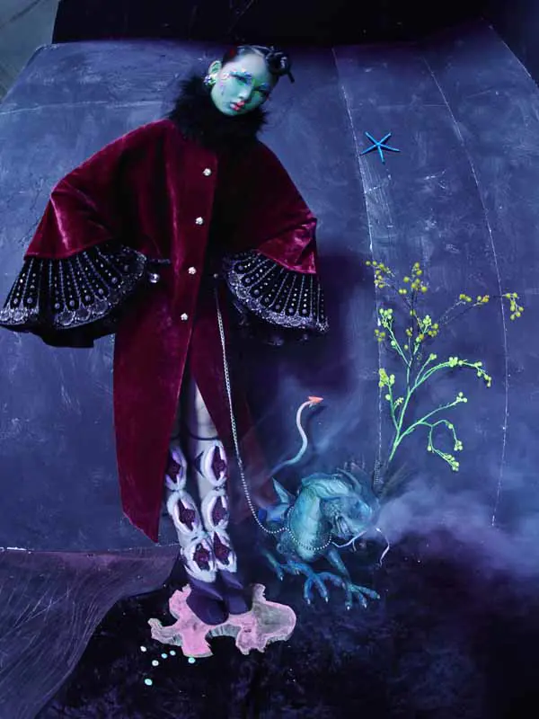 Tim Walker Lil’ Dragon. Ling Ling, Fashion: Gucci London, 2018 © Tim Walker Studio 