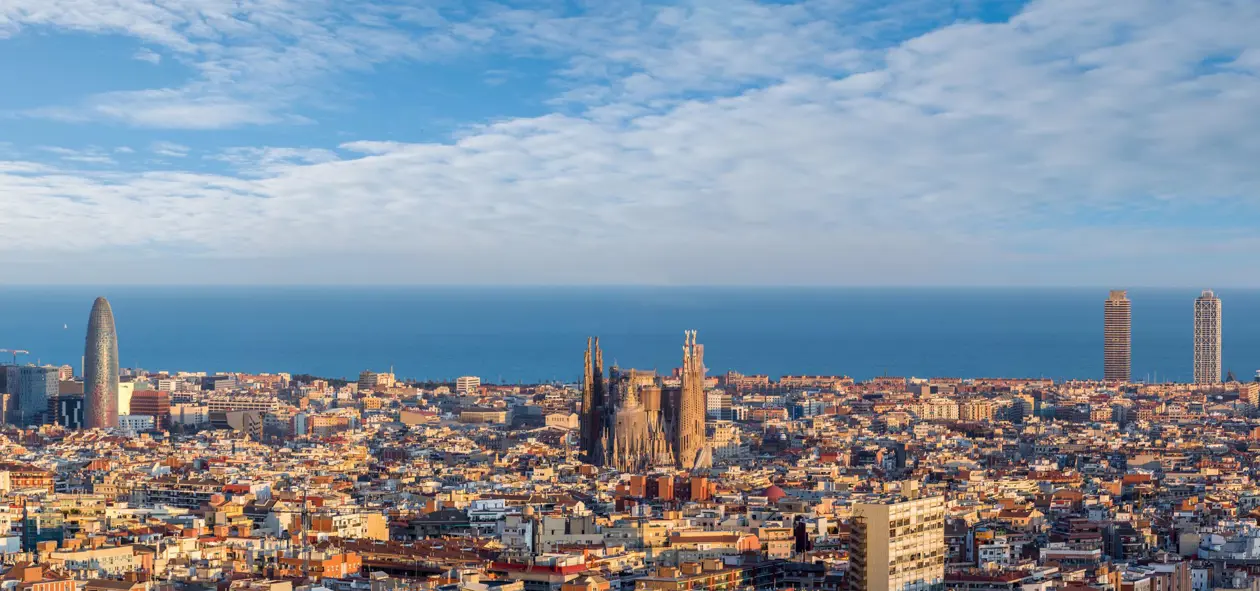 Barcellona: Copyright © Sisterscom.com / Shutterstock