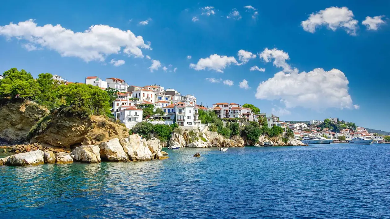 Skiathos. Copyright © Sisterscom.com / Shutterstock