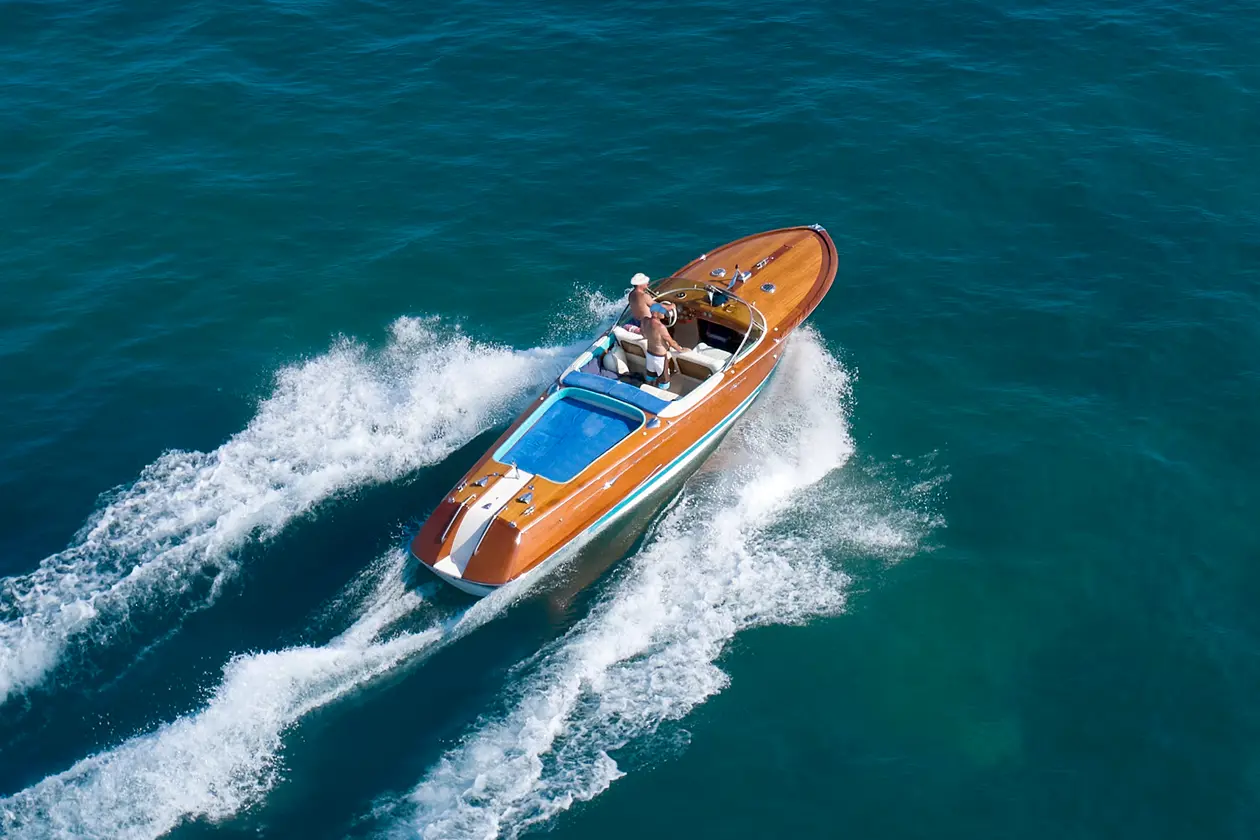 Motoscafo Riva sul Lago di Garda