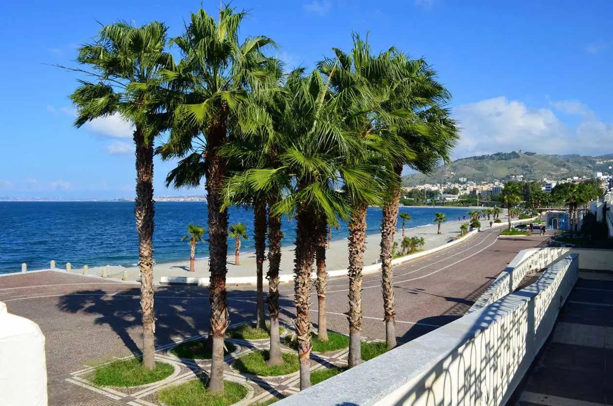 Reggio Calabria: Copyright © Sisterscom.com / Shutterstock