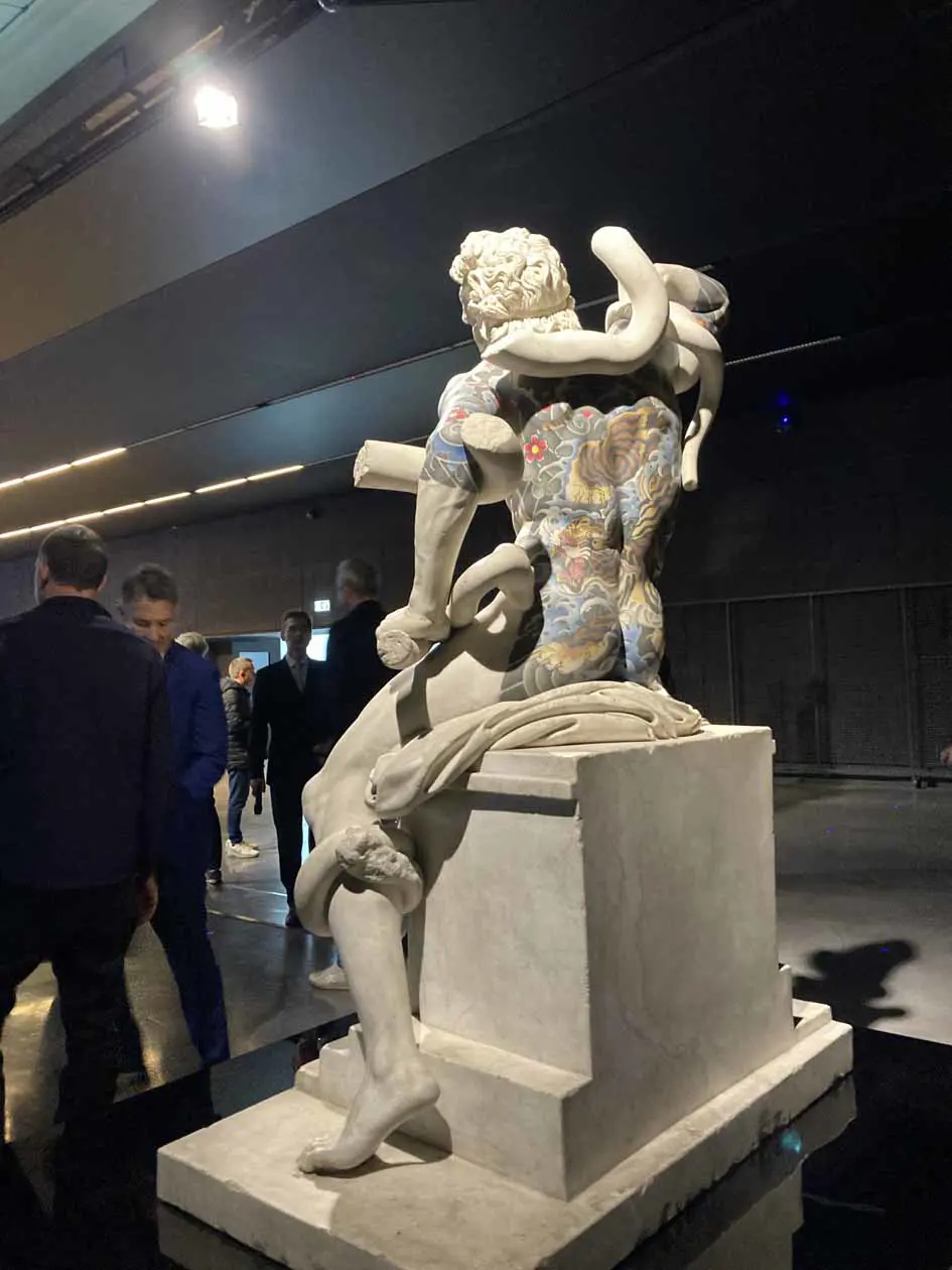 Fabio Viale a Malpensa con l’esposizione Monumentum. Copyright © SEA Aeroporti di Milano