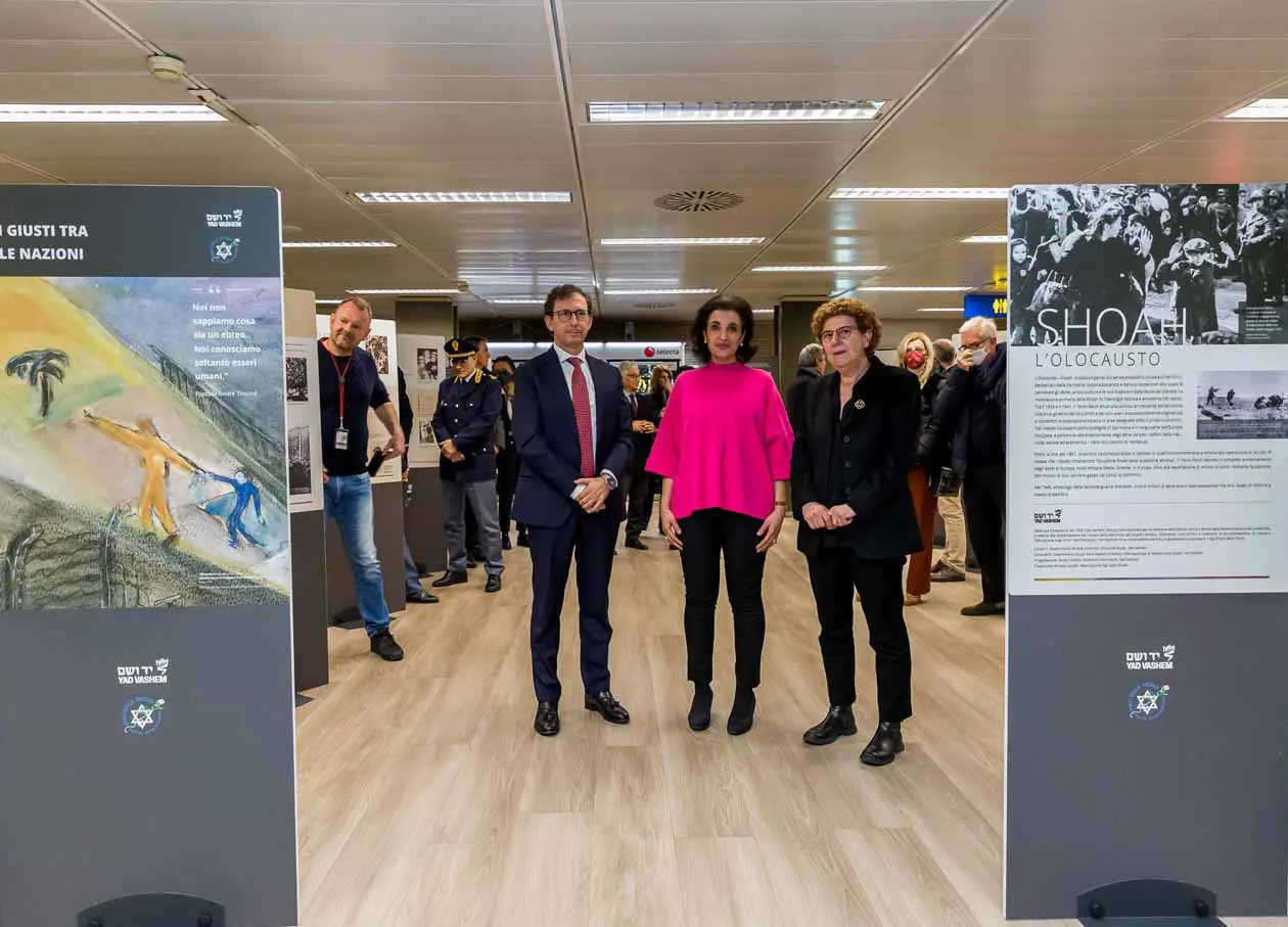 All'aeroporto di Milano Linate la mostra “Giusto fra le Nazioni”. Copyright © Sea.