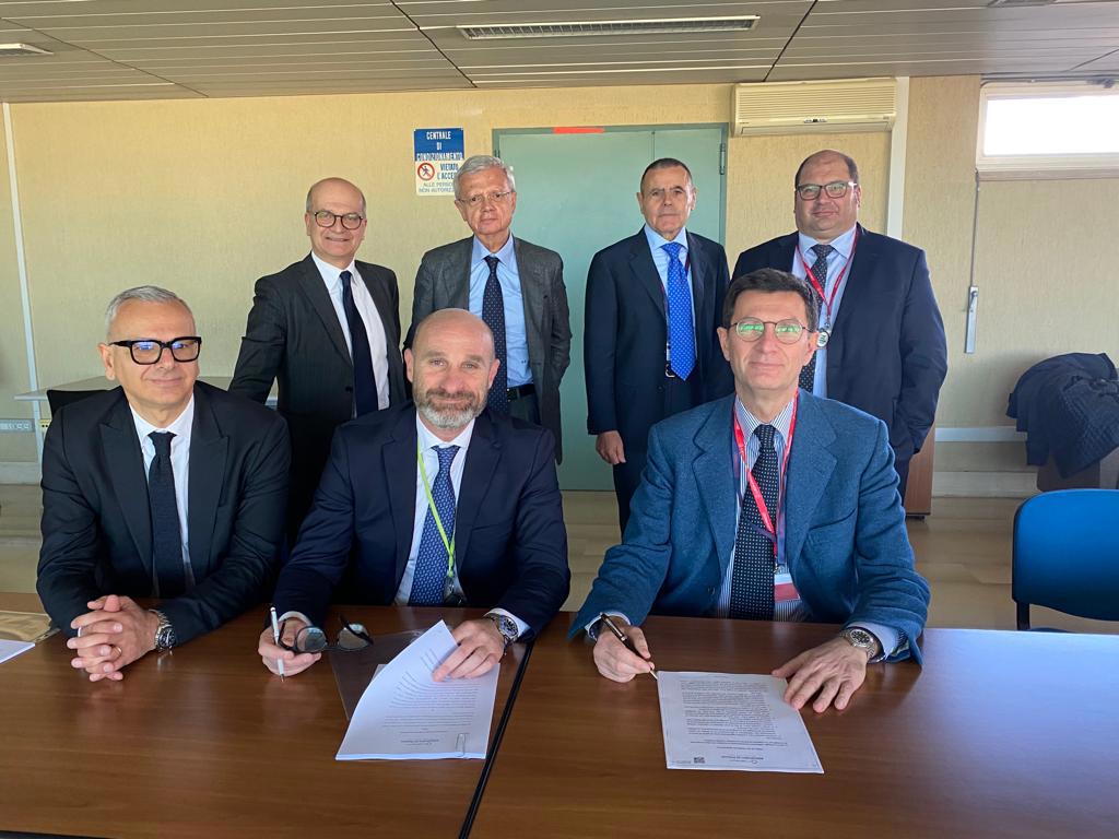 Aeroporto di Grottaglie: firma del contratto fra Aeroporti di Puglia e Leonardo S.p.A.