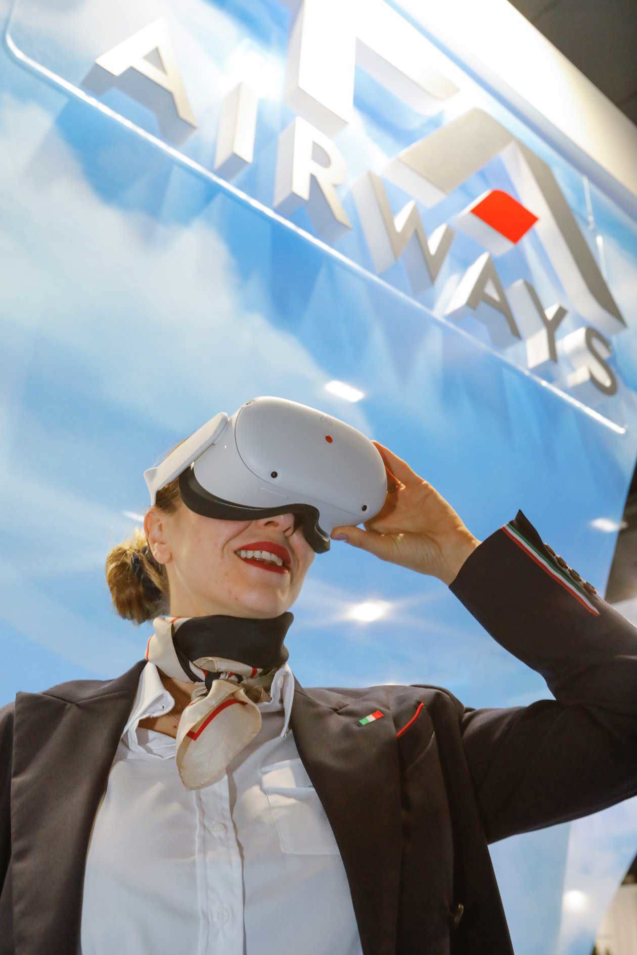 ITA Airways per la prima volta alla BIT. Nuovi visori Oculus META QUEST 2. Copyright © ITA Airways