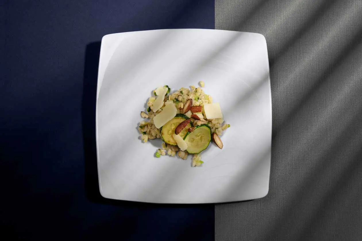 A. Chaignot Lounge Dish (Medium haul) [APR & JUL 2023]©Air France