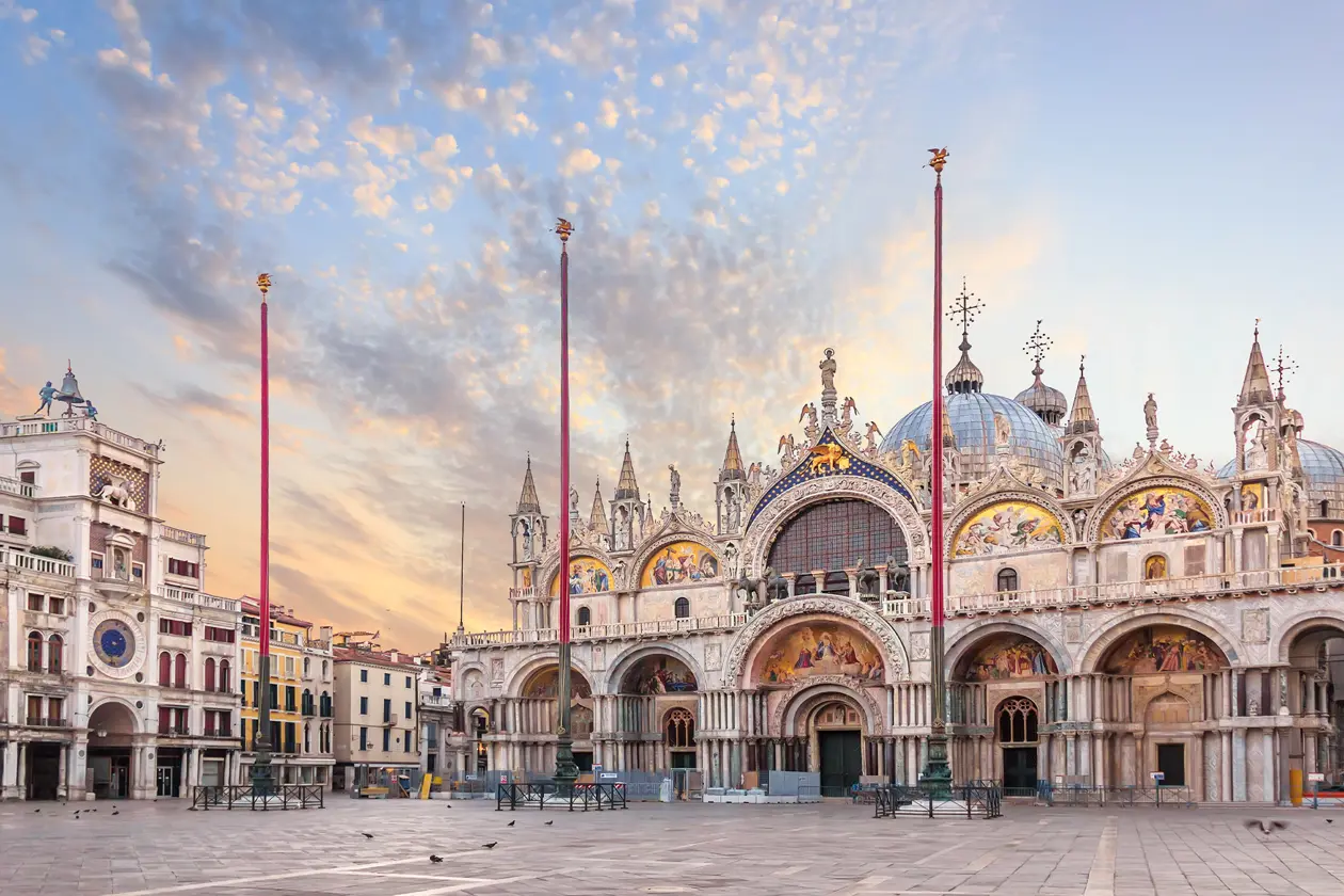 Venezia: Copyright © Sisterscom.com / Shutterstock
