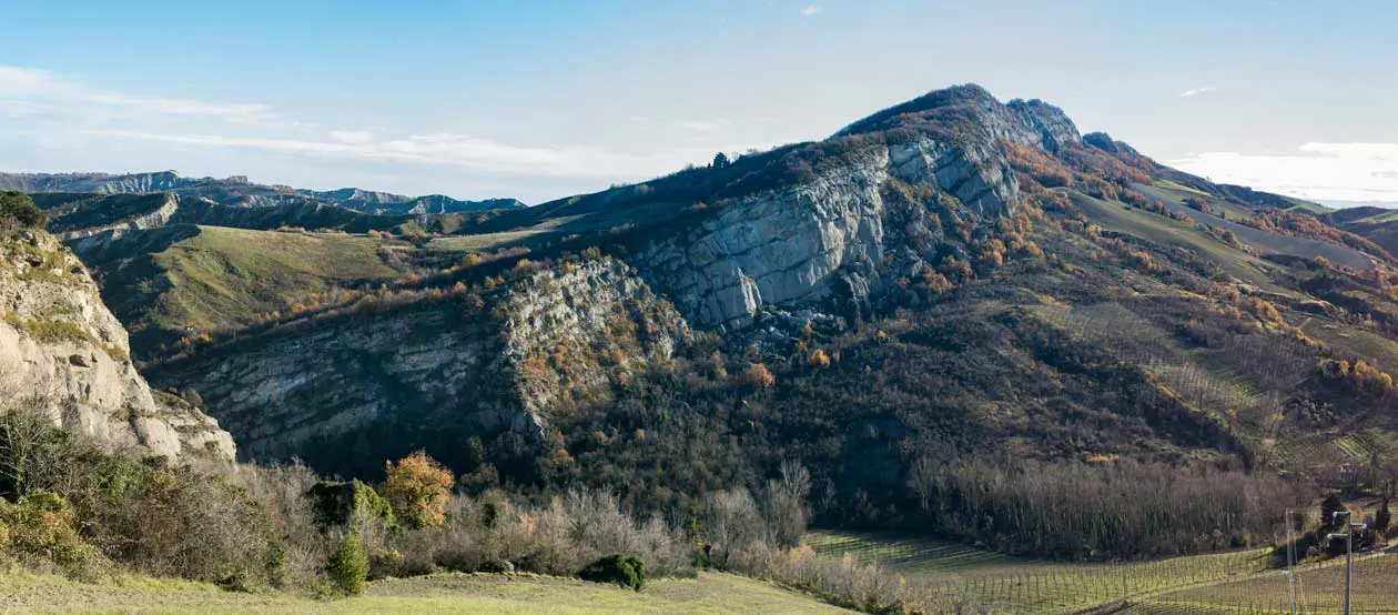 Vena del Gesso Romagnola da Tossignano verso est. Copyright © Piero Lucci