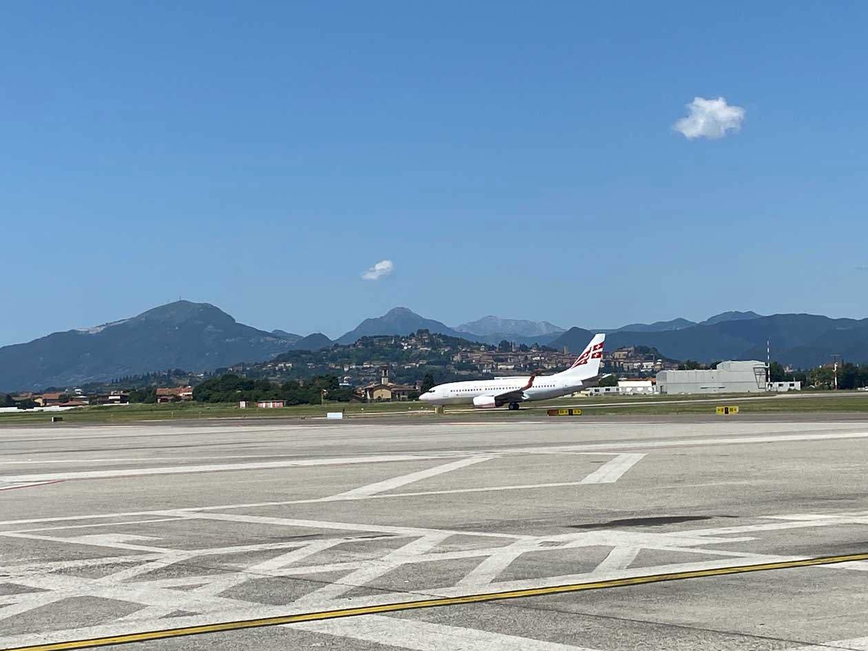 L'arrivo di Georgian Airways all'aeroporto di Milano Bergamo. Copyright © Avion Tourism Magazine.