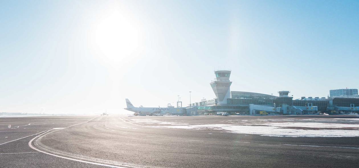 helsinki_airport_apron_and_runway_at_winter