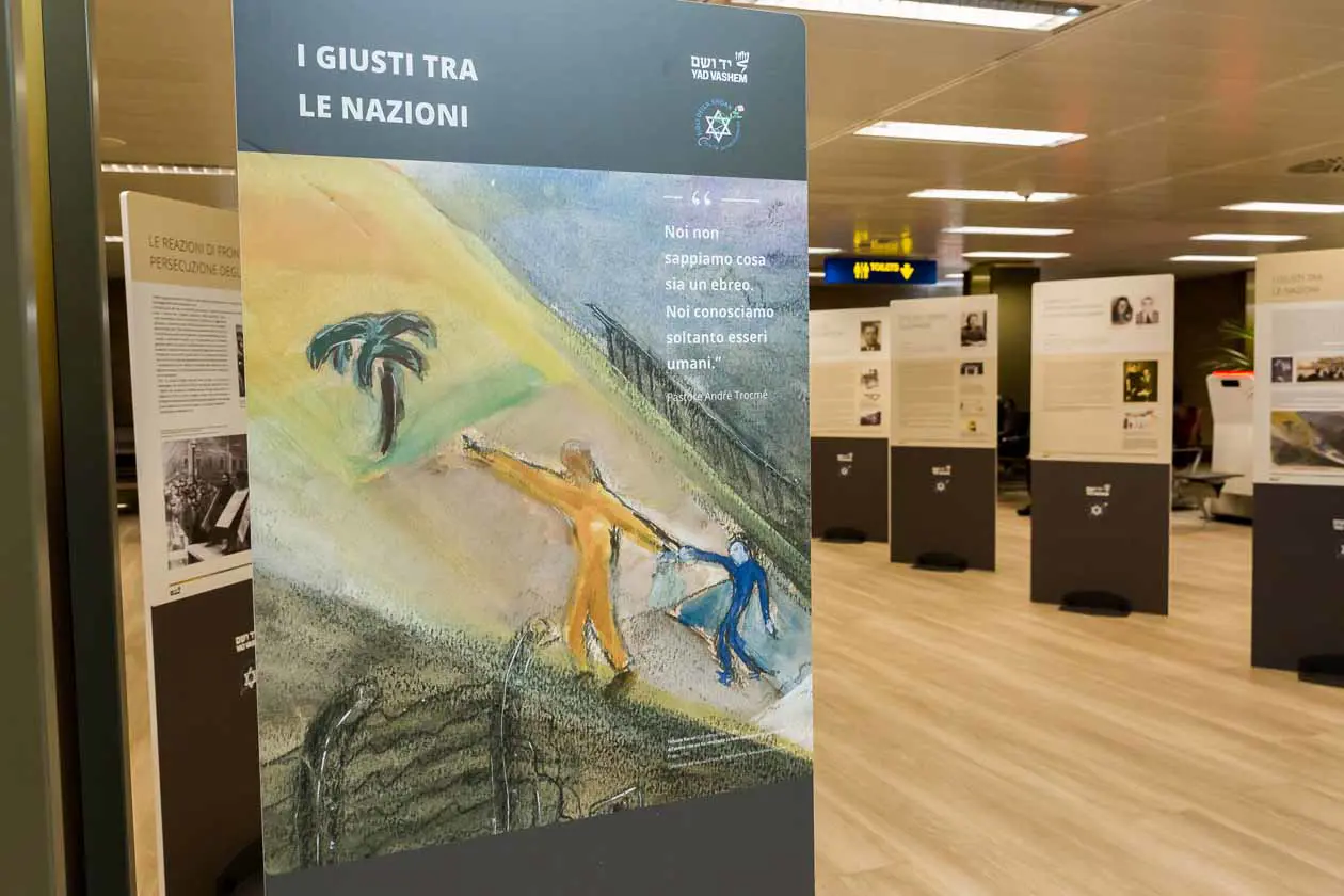 All'aeroporto di Milano Linate la mostra “Giusto fra le Nazioni”. Copyright © Sea.