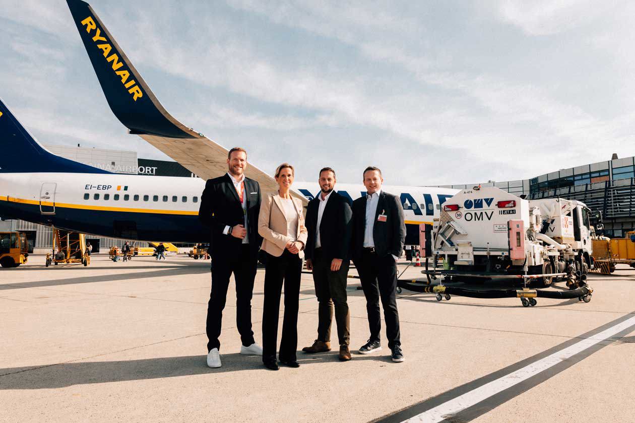 (da sinistra a destra): Andreas Gruber (CEO Laudamotion), Nina Marczell (Senior Vice President Industrial Sales and Marketing OMV), Steven Fitzgerald (Head of Finance & Sustainability Ryanair) e Axel Römmer (Head of Aviation OMV).