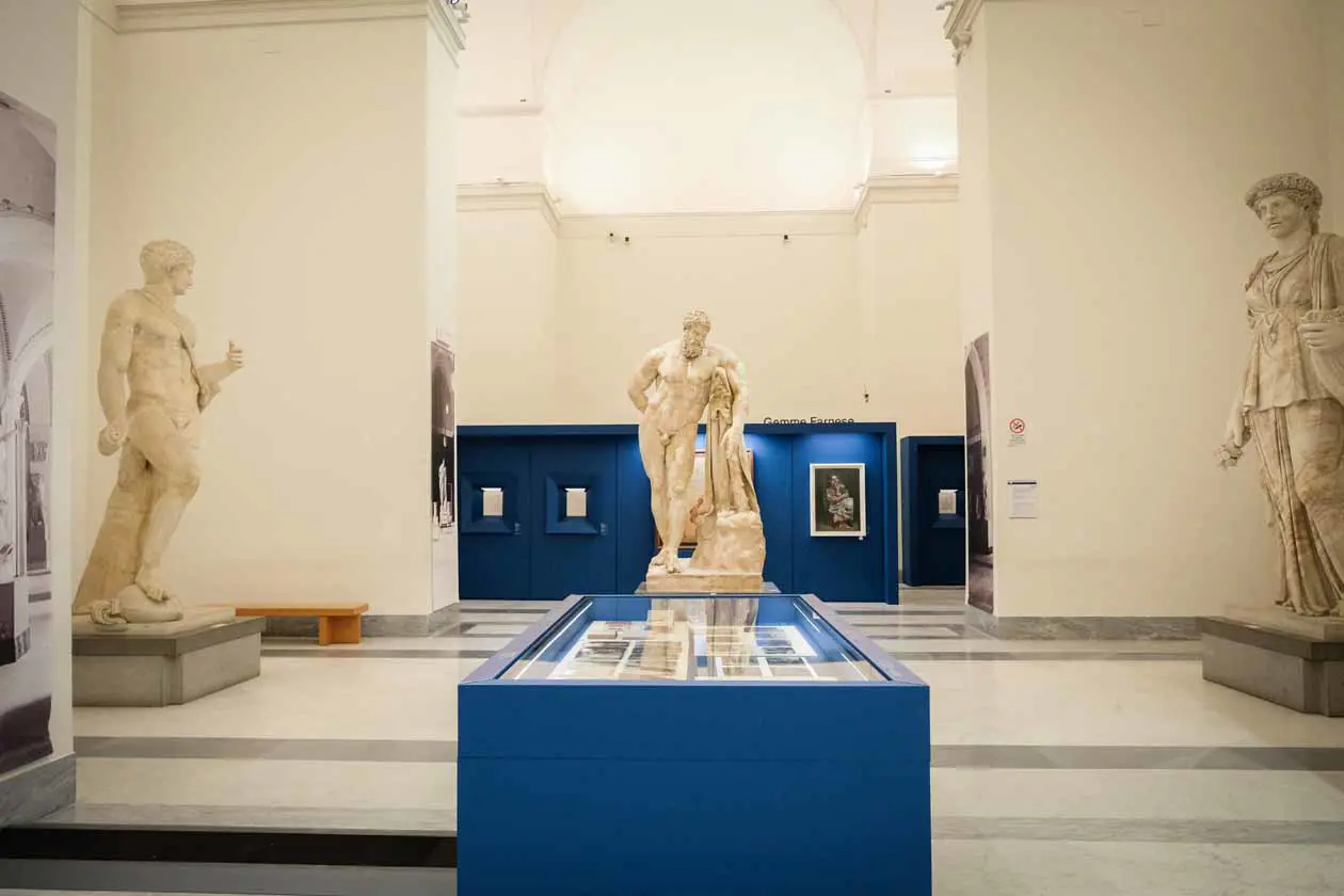 Ercole Farnese_allestimento mostra Picasso e l'antico_credits MANN ph V. Cosentino