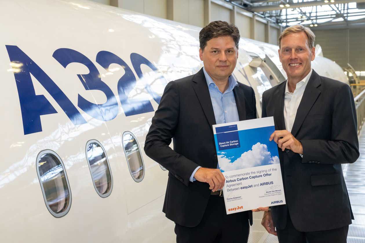 Thomas-Haagensen-at-easyJet-and-Wouter-Van-Wersch-at-Airbus-DACCS-contract-signing
