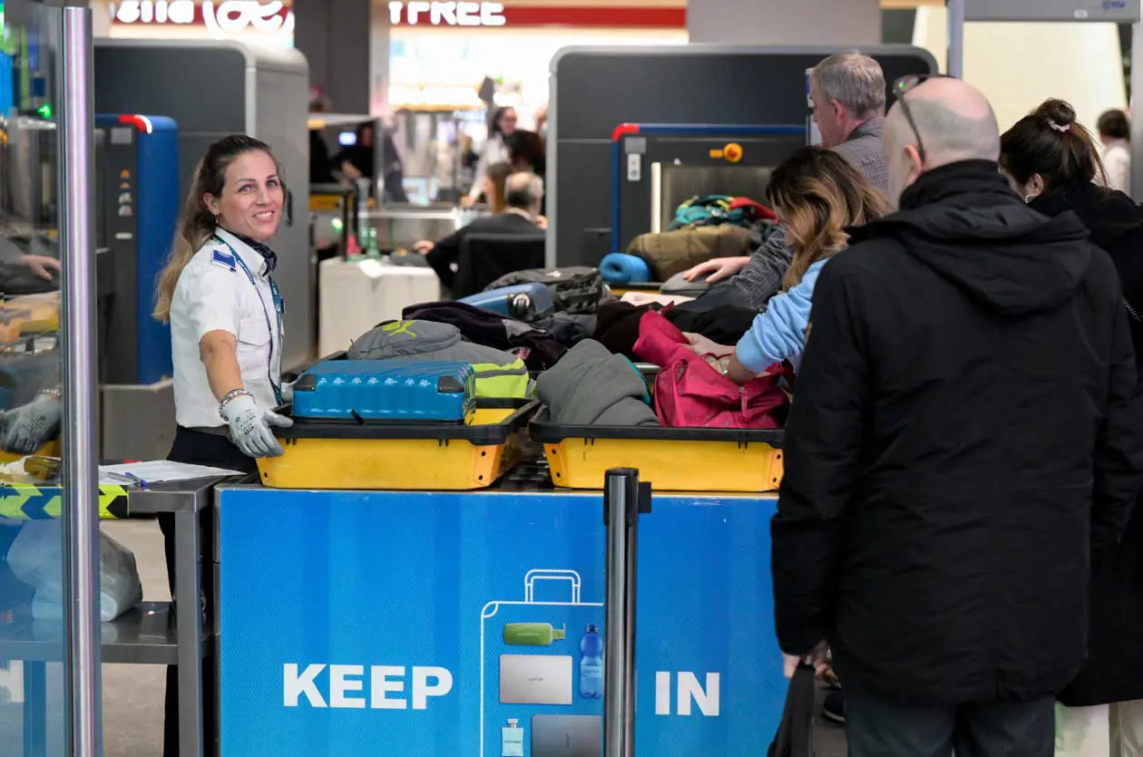 Aeroporto di Fiumicino, Controlli sicurezza. Copyright © ADR