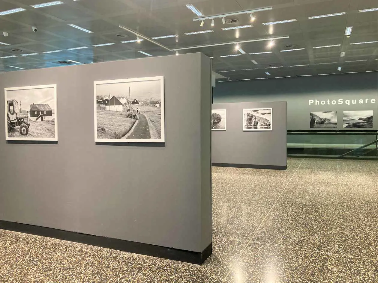 Malpensa: mostra fotografica Fær Øer - L’incanto della Luce secondo Mario Vidor. Copyright © SEA Aeroporti di Milano.