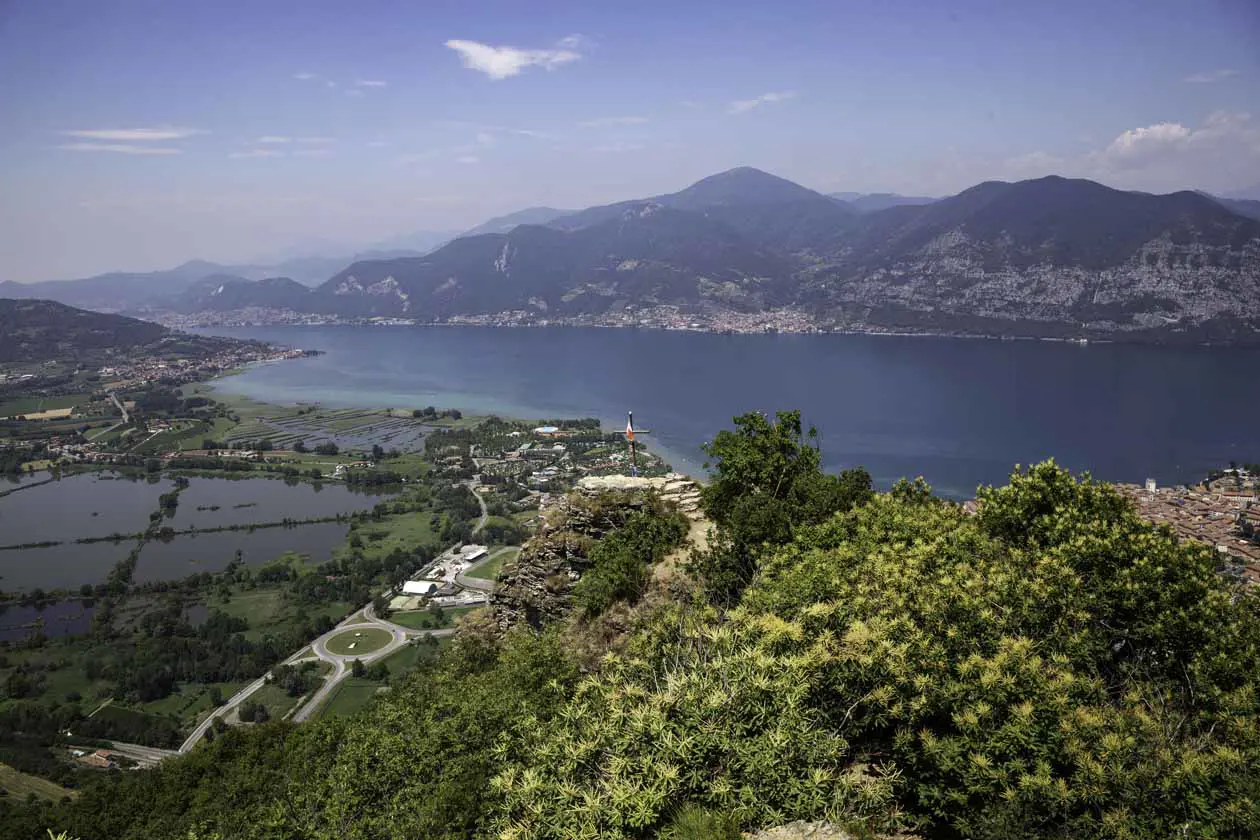 Vista Lago Iseo dal passaggio sul Corno del Creelì, ph Alessio Guitti.