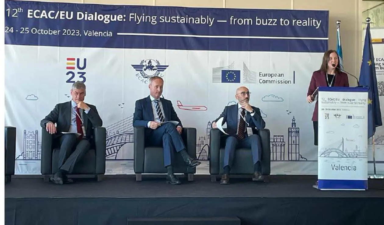 Foto (da sinistra a destra): Alessio Quaranta (ECAC President and Director General of Civil Aviation for Italy), Filip Cornelis (Director of Aviation, DG MOVE, European Commission), David Benito Astudillo (Director General of Civil Aviation for Spain), Angela Lynch (Policy Coordinator, ECAC Secretariat).