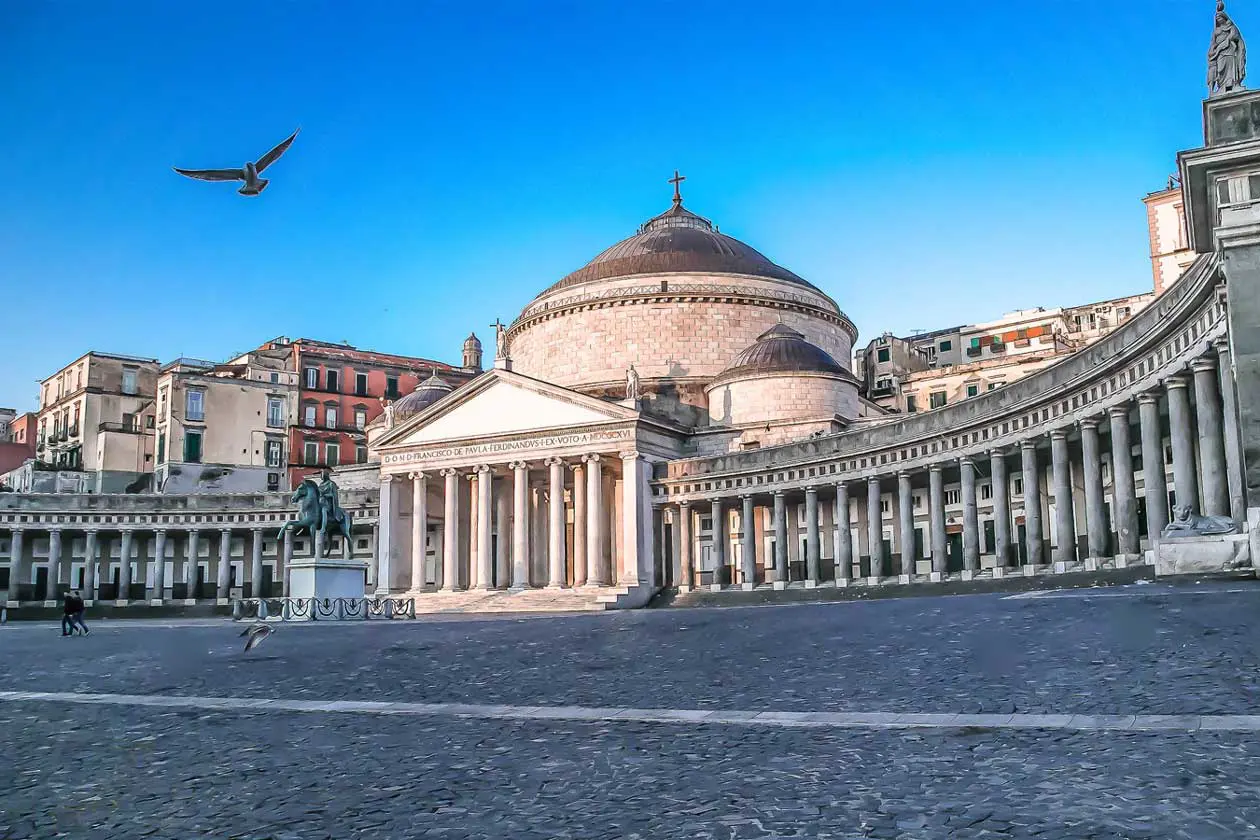 Napoli Foto: Copyright © Sisterscom.com / Shutterstock