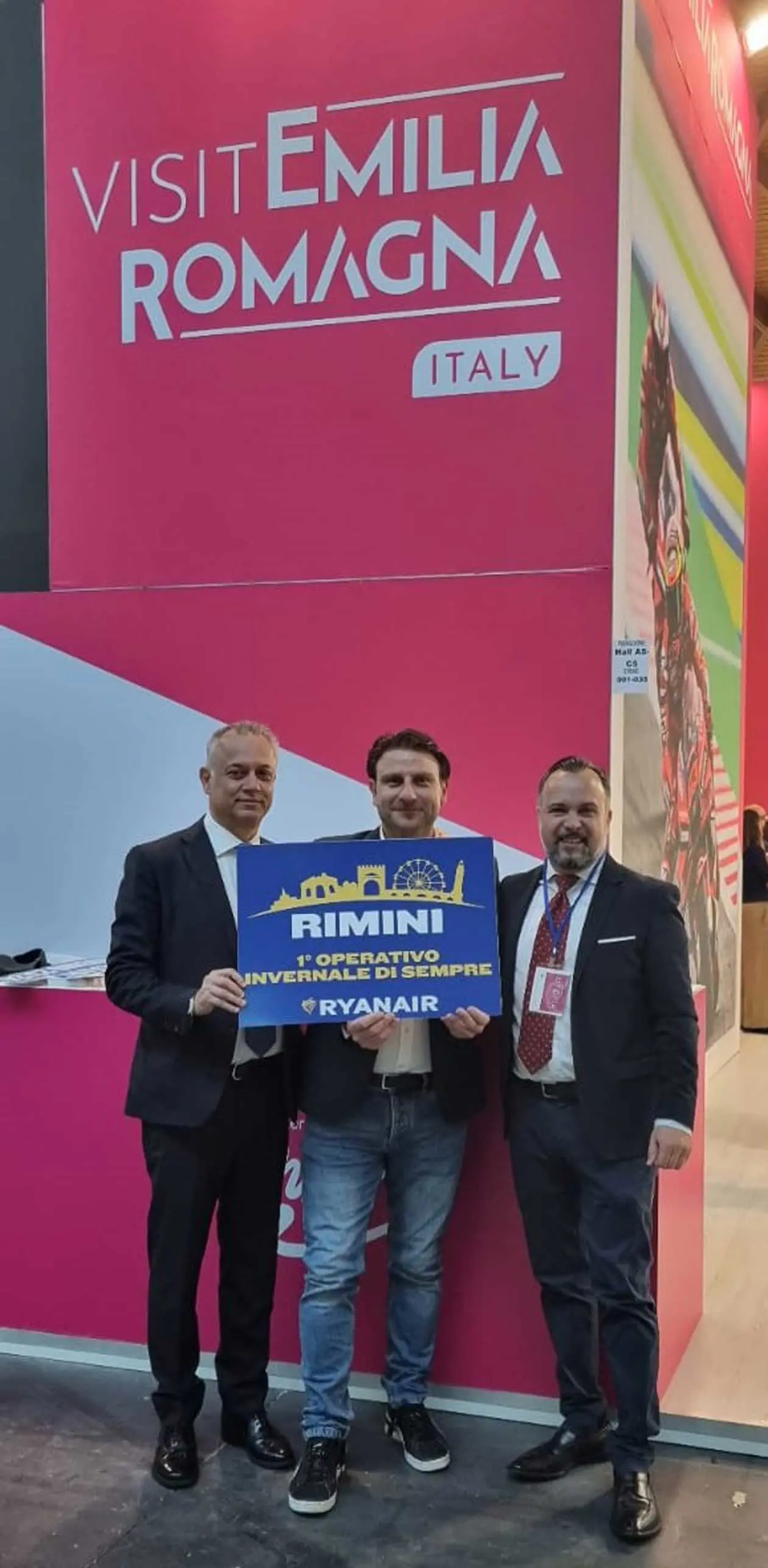 (da sinistra a destra): Leonardo Corbucci, Amministratore Delegato di Airiminum 2014 S.p.A. società di gestione dell’Aeroporto Internazionale di Rimini e San Marino, Mauro Bolla, Country Manager Ryanair per l'Italia, Emanuele Burioni, Direttore APT Servizi Regione Emilia Romagna. © Ufficio Stampa Ryanair