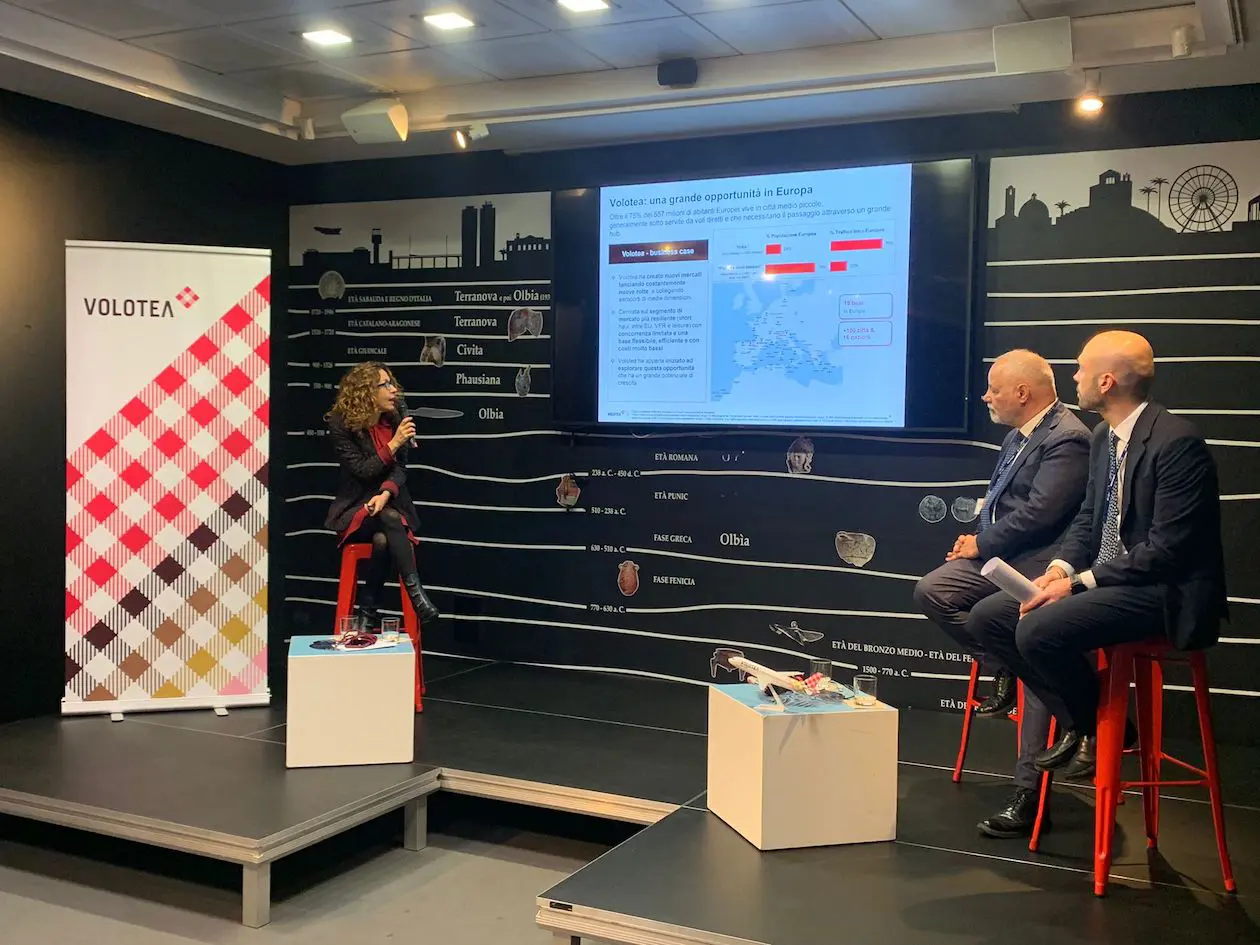 Valeria Rebasti, Country Manager Italy & Southeastern Europe di Volotea, Silvio Pippobello, Amministratore Delegato Geasar/Aeroporto di Olbia, e Mario Garau, Routes Development Manager Geasar/Aeroporto di Olbia.