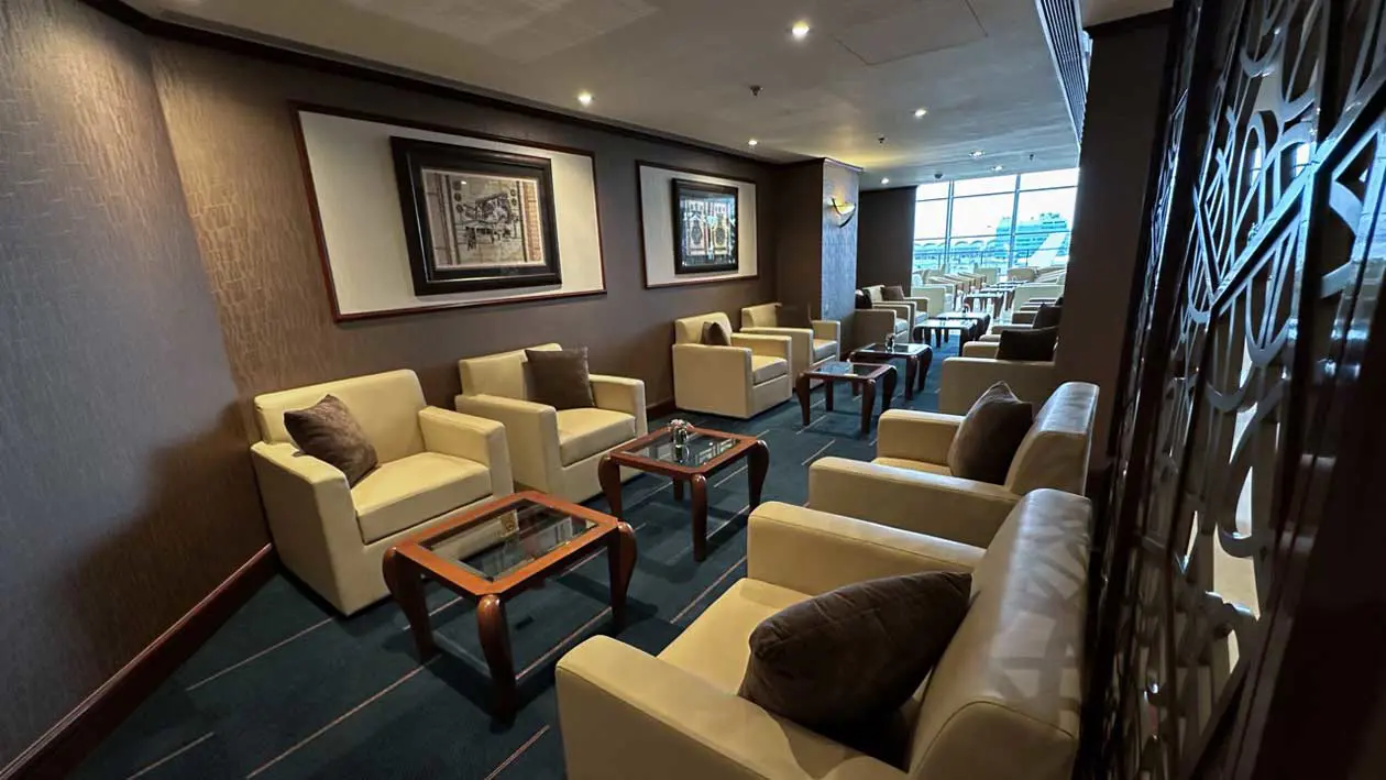 Emirates Lounge all'Hong Kong International Airport. Copyright © Emirates Airlines / The Emirates Group