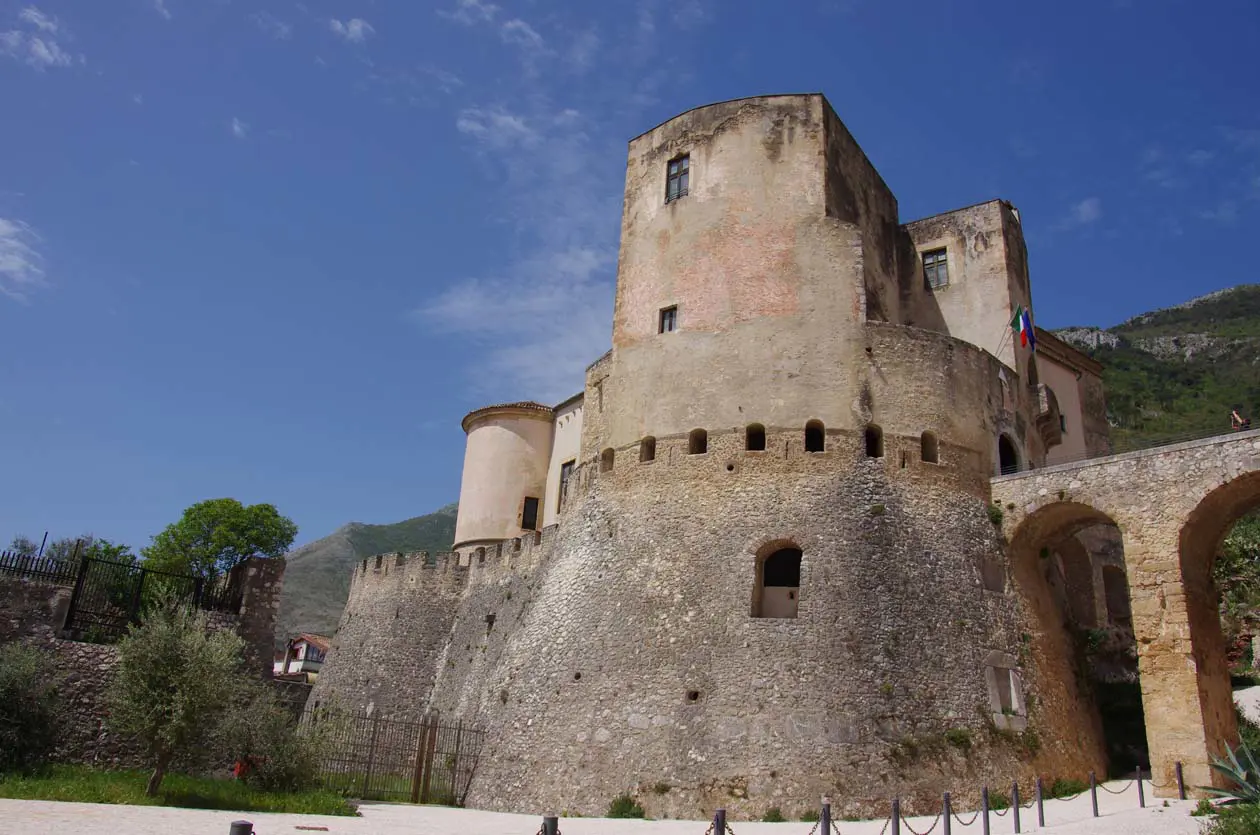Castello Pandone di Venafro Foto: Copyright © Sisterscom.com | Depositphotos