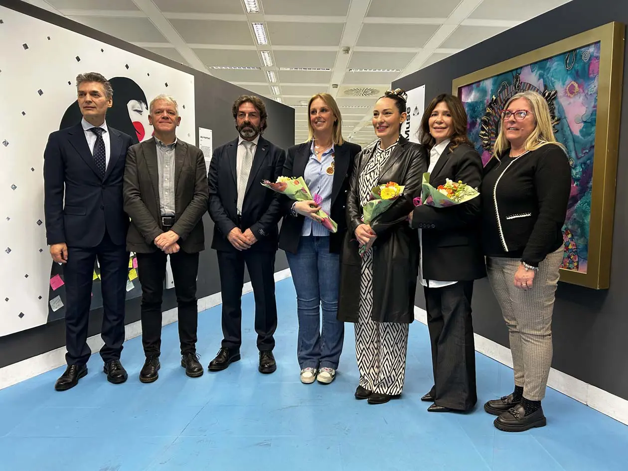 A Milano Malpensa la mostra “She’s Not Your Muse” di Giulia Caruso Foto: Copyright © Ufficio Stampa SEA