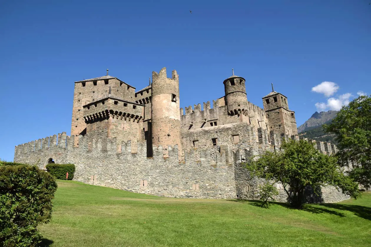 Castello di Fénis Foto: Copyright © Sisterscom.com | Depositphotos