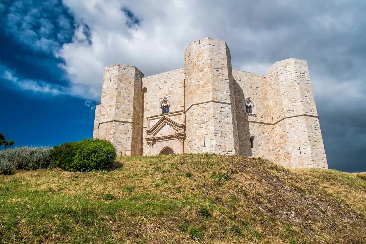 Castel del Monte Foto: Copyright © Sisterscom.com | Depositphotos