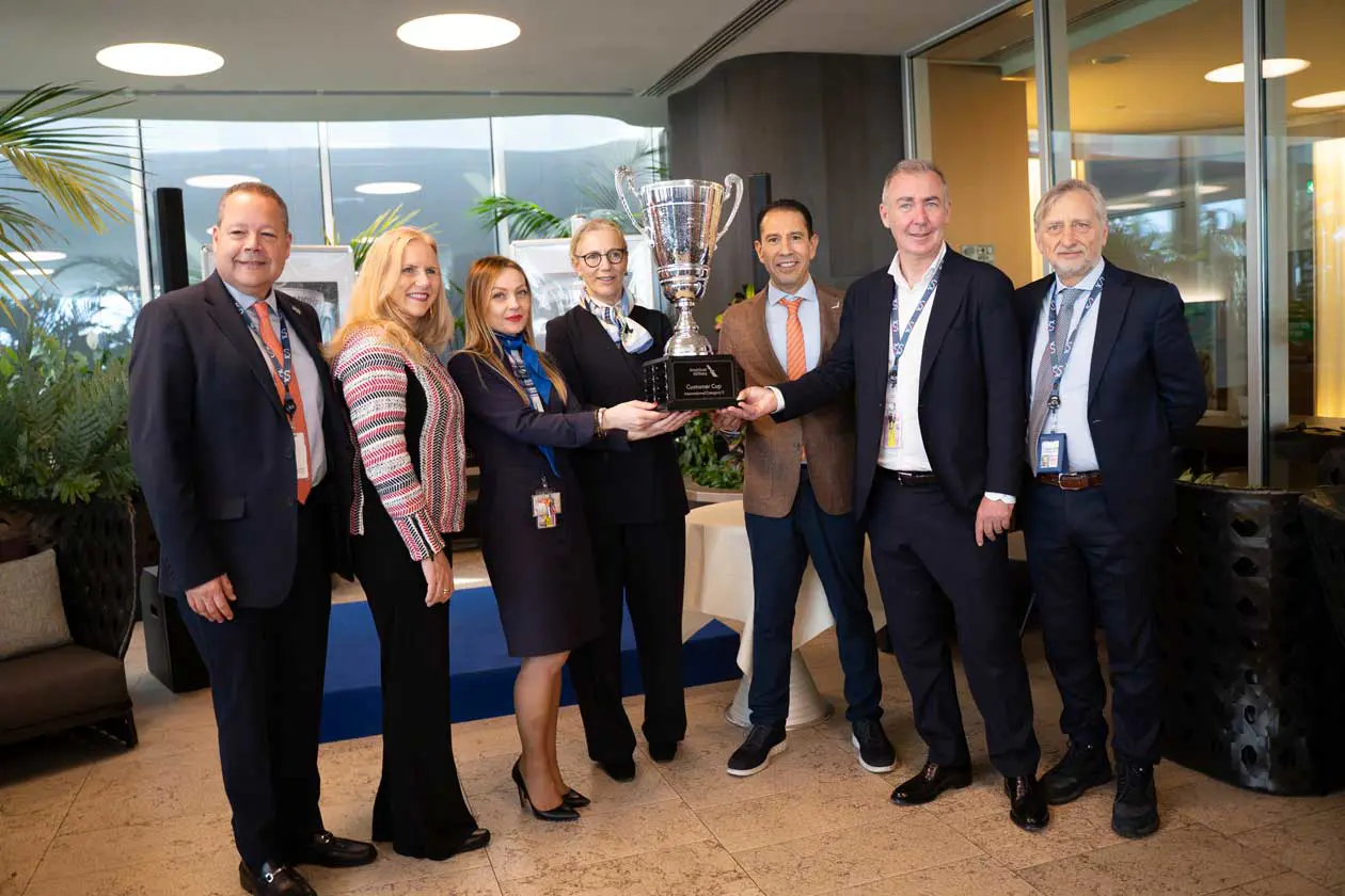 American Airlines premia l’Aeroporto di Venezia Marco Polo con la Customer Cup Foto: Copyright ©&nbsp;Ufficio Stampa American Airlines