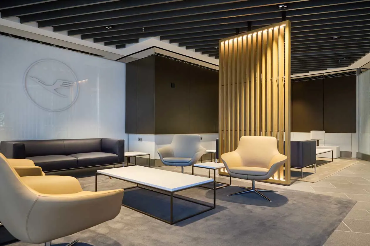 Area di attesa area check-in premium di Lufthansa all'aeroporto di Francoforte, Terminal 1, Hall A Foto: Copyright © Lufthansa Group