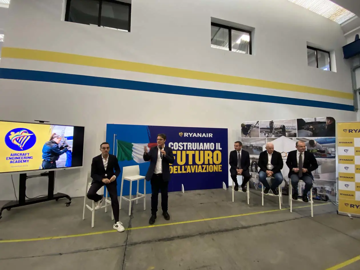 Da sinistra: Alessandro Cianciaruso, Fabrizio Francioni, Roberto Occhiuto, Eddie Wilson e Giovanni Sanga Foto: Copyright © Sisterscom.com / Avion Tourism Magazine