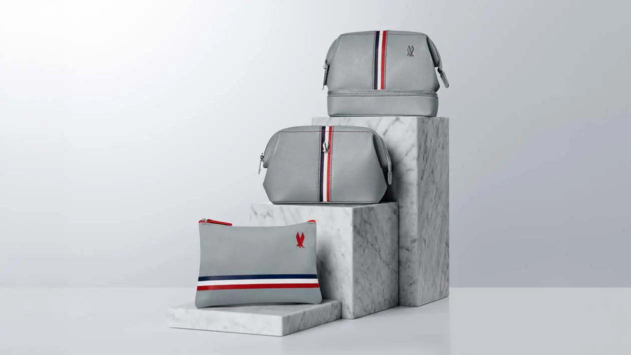 American Airlines - Amenity Kit centenario Copyright © American Airlines