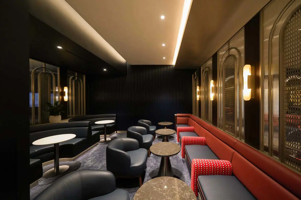 relaxing seating area in new dubai lounge foto: Copyright © British Airways