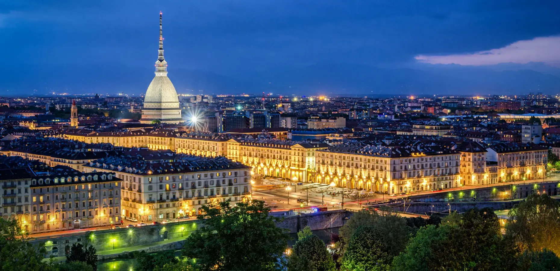 Skyline di Milano.&nbsp;Foto uso editoriale:&nbsp;Copyright ©  Sisterscom.com /&nbsp;Shutterstock