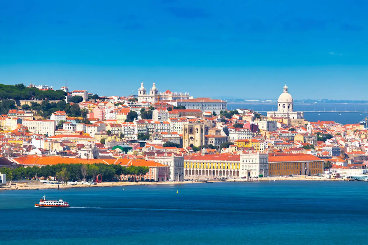 Porto. Foto uso editoriale: Copyright ©  Sisterscom.com / Shutterstock